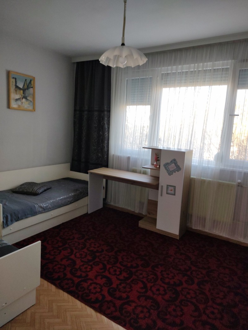 Дава под нем  3-стаен, град Пловдив, Кършияка •  500 EUR • ID 15921600 — holmes.bg - [1] 