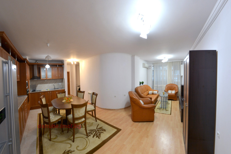 Da affittare  2 camere da letto Ruse , Tsentar , 103 mq | 43140385