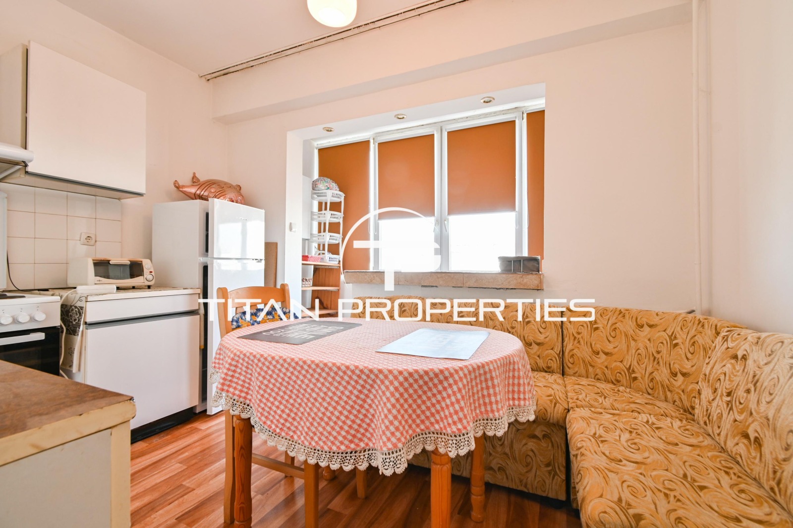 Дава под наем 3-СТАЕН, гр. София, Света Троица, снимка 4 - Апартаменти - 53677600