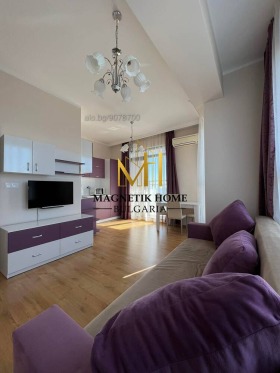 1 quarto Lazur, Burgas 1