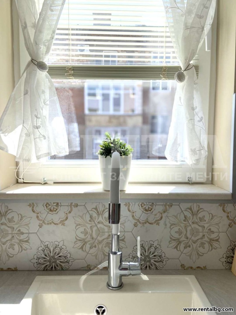 En renta  1 dormitorio Plovdiv , Tsentar , 68 metros cuadrados | 70416871 - imagen [13]