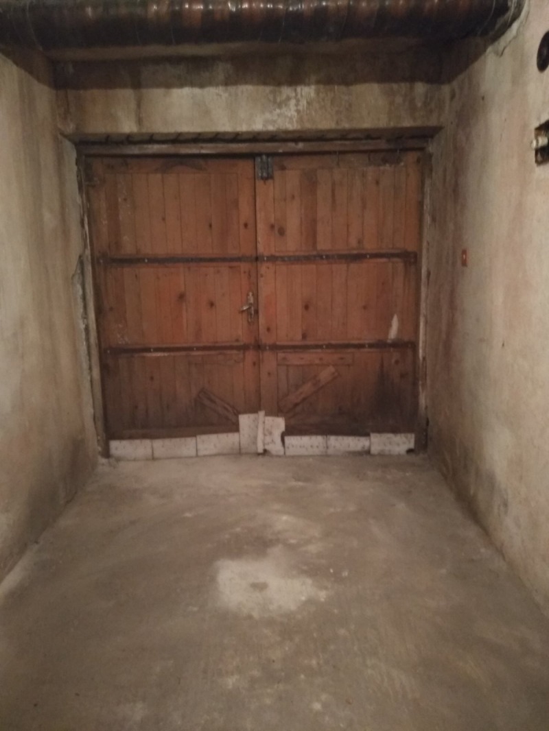 Te huur  Garage Sofia , Banisjora , 16 m² | 82554622 - afbeelding [2]
