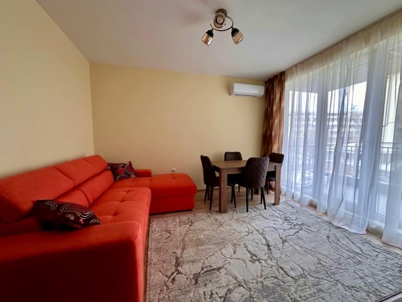 Дава под нем  2-стаен, град Пловдив, Младежки Хълм •  600 € • ID 30745552 — holmes.bg - [1] 
