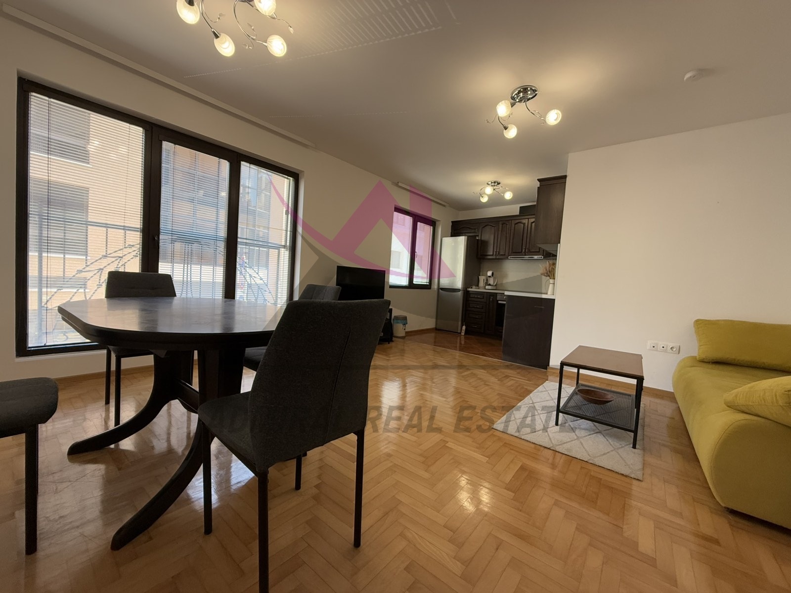 Дава под наем 3-СТАЕН, гр. Варна, Център