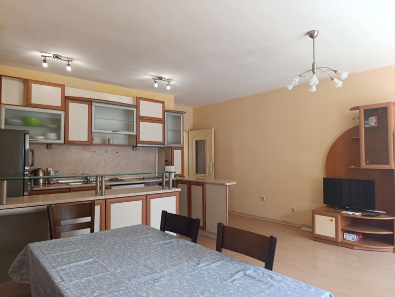 Дава под нем  4-стаен, град Варна, Левски 1 •  700 € • ID 91975551 — holmes.bg - [1] 