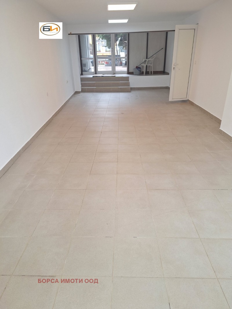 Дава под Наем МАГАЗИН в град Враца, Център - 110 кв.м / 800 € » 1 564.66 лв., БОРСА ИМОТИ ООД