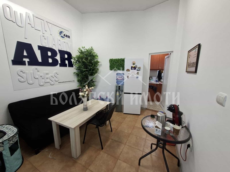 Дава под Наем ОФИС в град Велико Търново, Колю Фичето - 94 кв.м / 500 € » 977.92 лв., БОЛЯРСКИ ИМОТИ