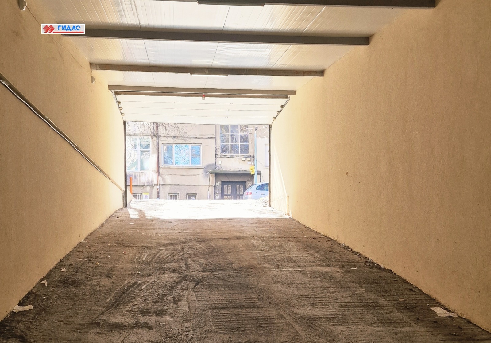 Дава под наем ГАРАЖ, ПАРКОМЯСТО, гр. Пловдив, Център, снимка 4 - Гаражи и паркоместа - 51058185