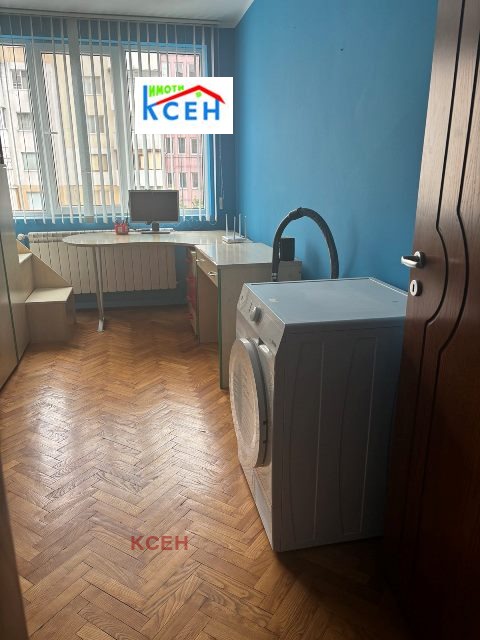 Издаје се  2 спаваће собе Тарговиште , Центар , 74 м2 | 65141768 - слика [9]