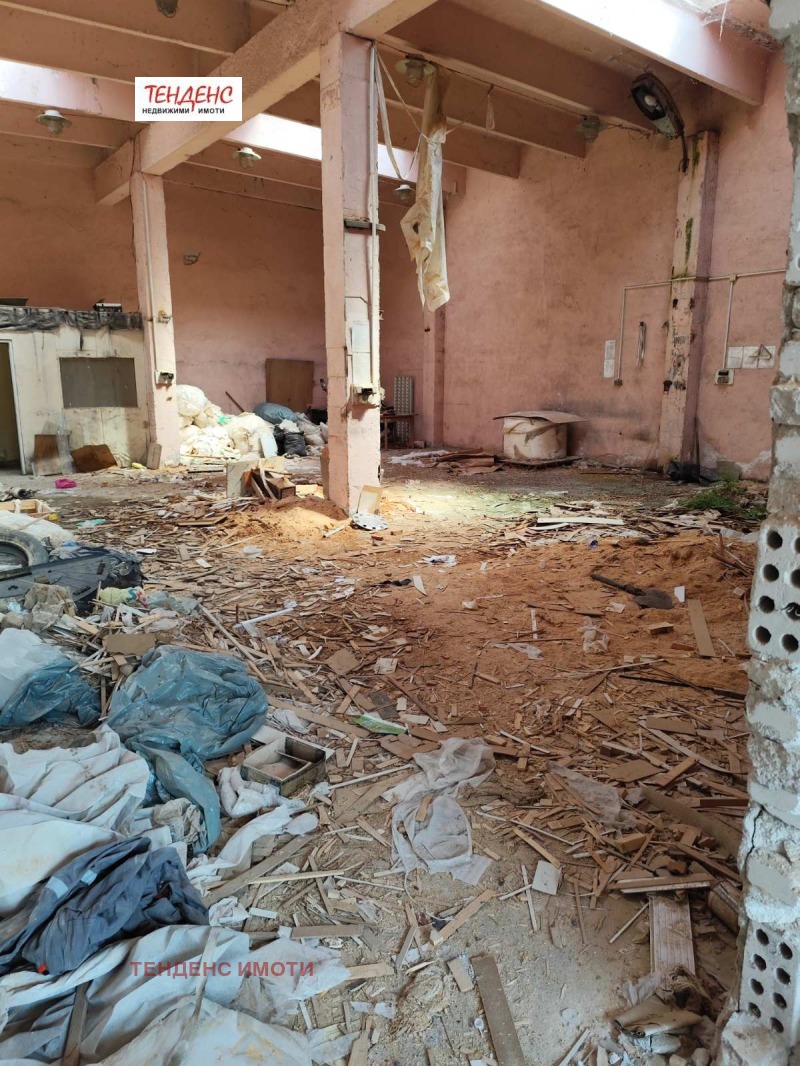 Дава под наем  Склад град Кърджали , Промишлена зона - Изток , 150 кв.м | 93298977