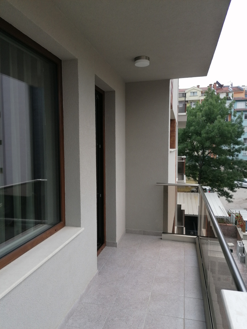 De inchiriat  3 dormitoare Pleven , Șiroc țentâr , 140 mp | 93573215 - imagine [4]