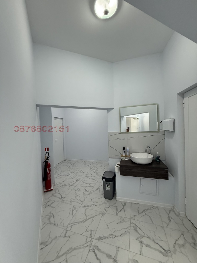 Дава под наем МАГАЗИН, гр. Плевен, Идеален център, снимка 11 - Магазини - 53564450