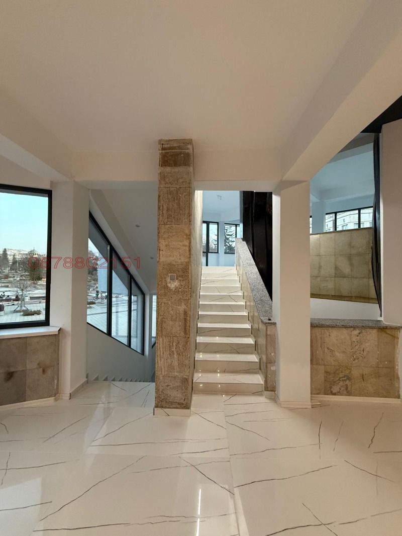 Дава под наем МАГАЗИН, гр. Плевен, Идеален център, снимка 10 - Магазини - 53564450