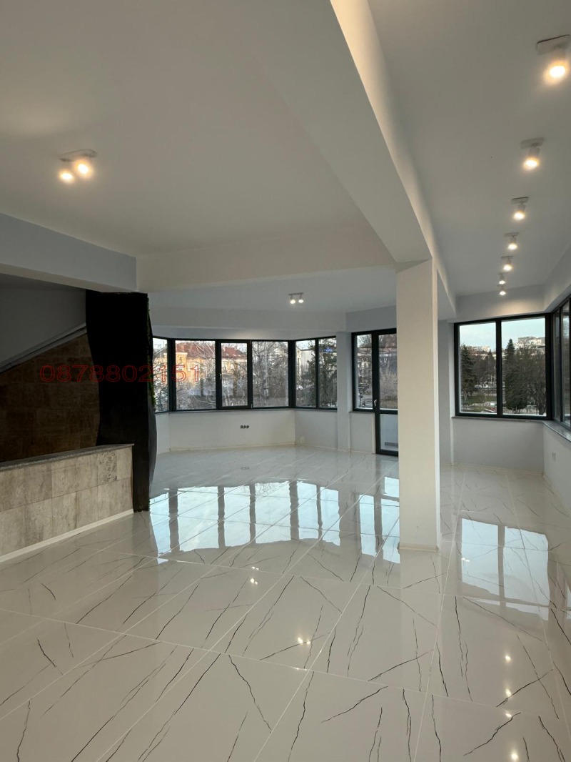 Дава под наем МАГАЗИН, гр. Плевен, Идеален център, снимка 8 - Магазини - 53564450