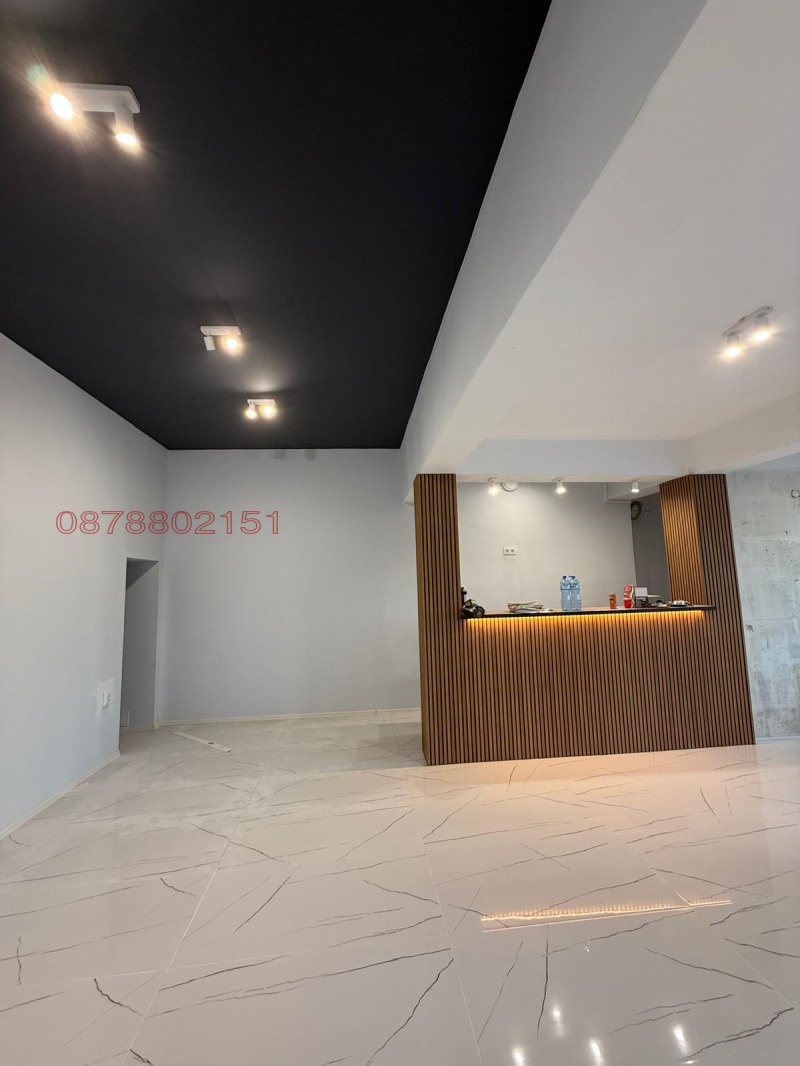 Дава под наем МАГАЗИН, гр. Плевен, Идеален център, снимка 9 - Магазини - 53564450