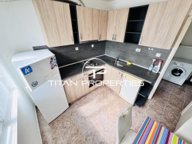1 chambre Vazrajdane, Bourgas