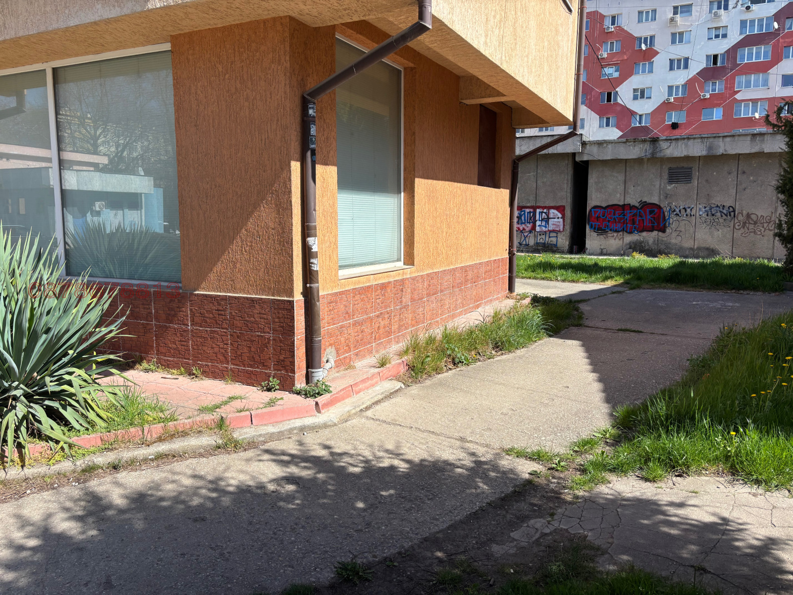 Дава под наем МАГАЗИН, гр. Перник, Изток, снимка 2 - Магазини - 54225189