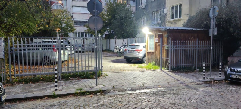 Дава под наем ГАРАЖ, ПАРКОМЯСТО, гр. София, Център, снимка 7 - Гаражи и паркоместа - 52846775