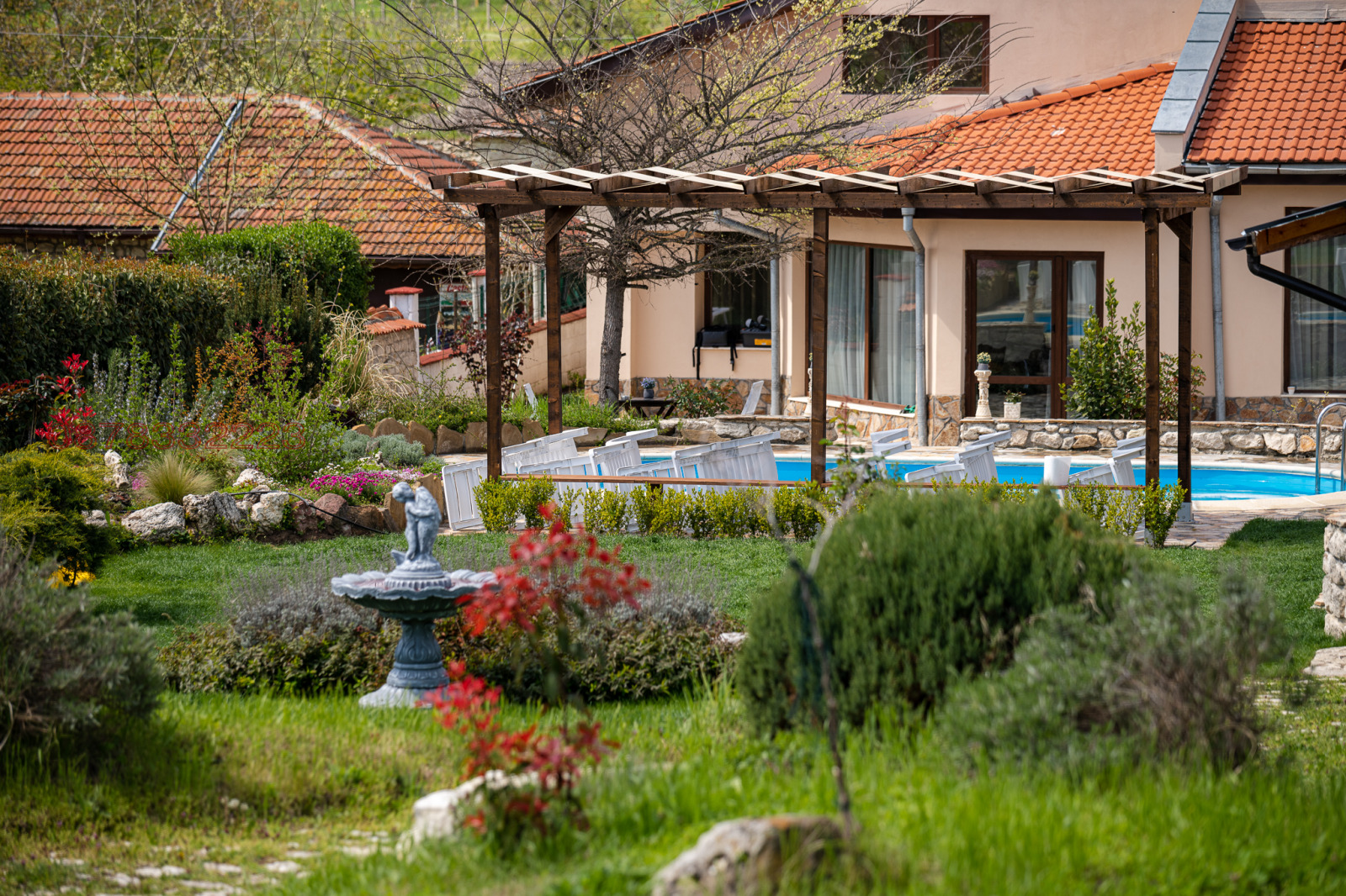 Дава под наем КЪЩА, с. Здравец, област Варна, снимка 2 - Къщи - 54219648