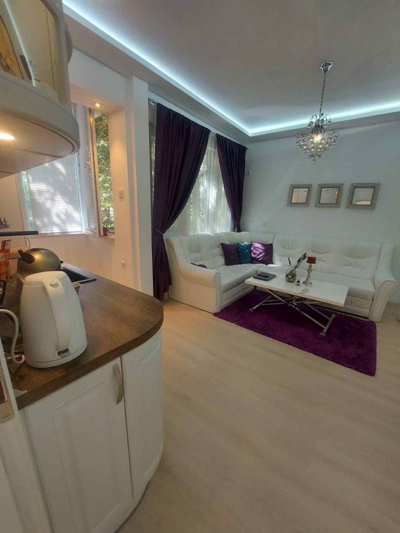 Дава под наем 3-СТАЕН, гр. София, Център