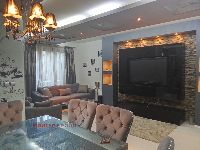 Дава под Наем 3-СТАЕН в град София, Гоце Делчев - 120 кв.м / 1 300 € » 2 542.58 лв., ЮПИТЕР 8 ЕООД