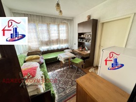 House Floor 5-ti polk, Shumen 2
