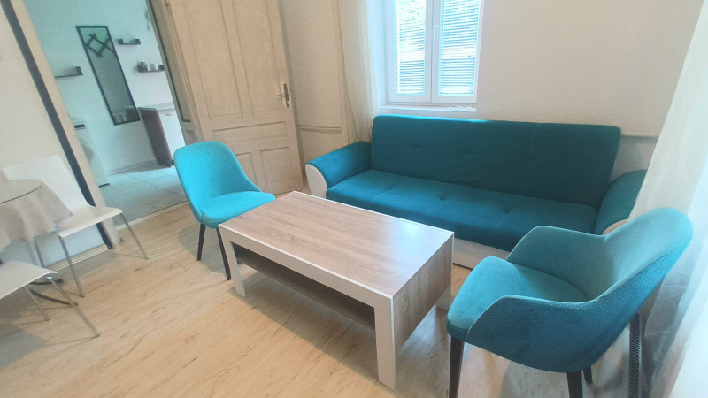 Дава под нем  2-стаен, град София, Център •  430 EUR • ID 17418625 — holmes.bg - [1] 