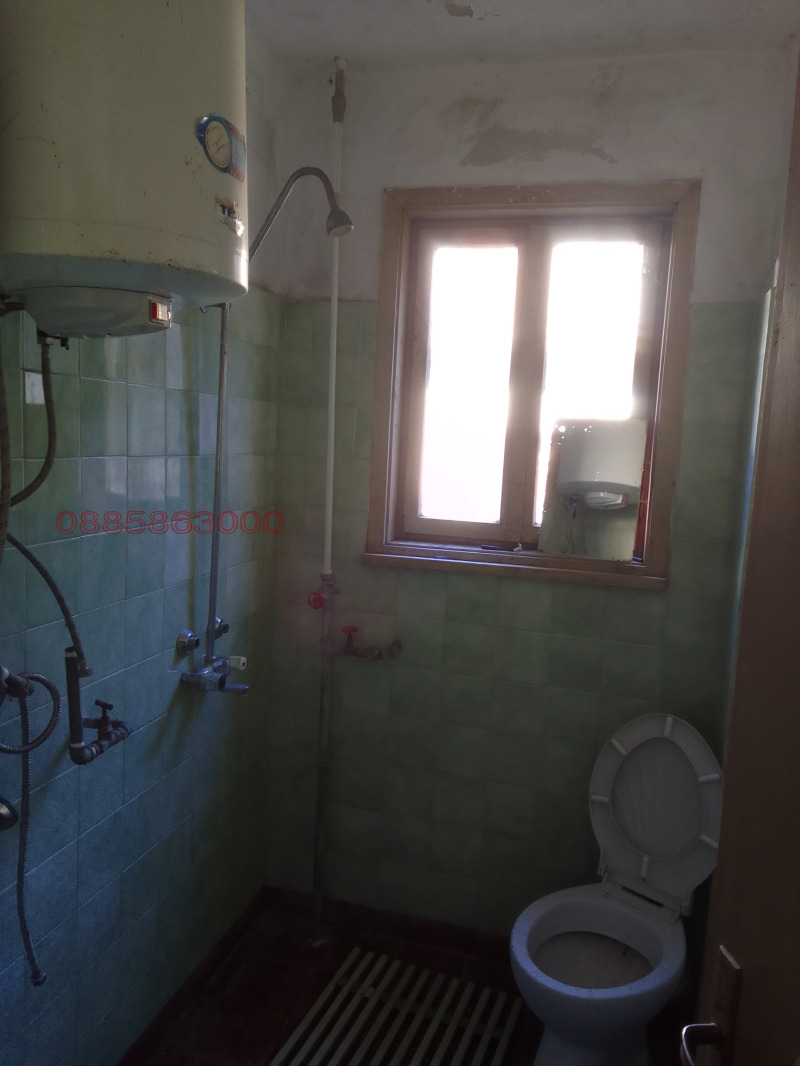 Дава под наем КЪЩА, гр. Ловеч, Промишлена зона, снимка 12 - Къщи - 52895393