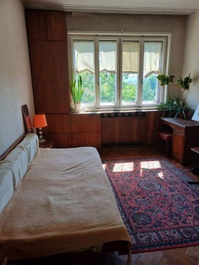 Chambre Tsentar, Sofia 1