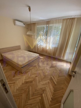 Тристайни апартаменти под наем в град Варна, Централна поща - изображение 3 