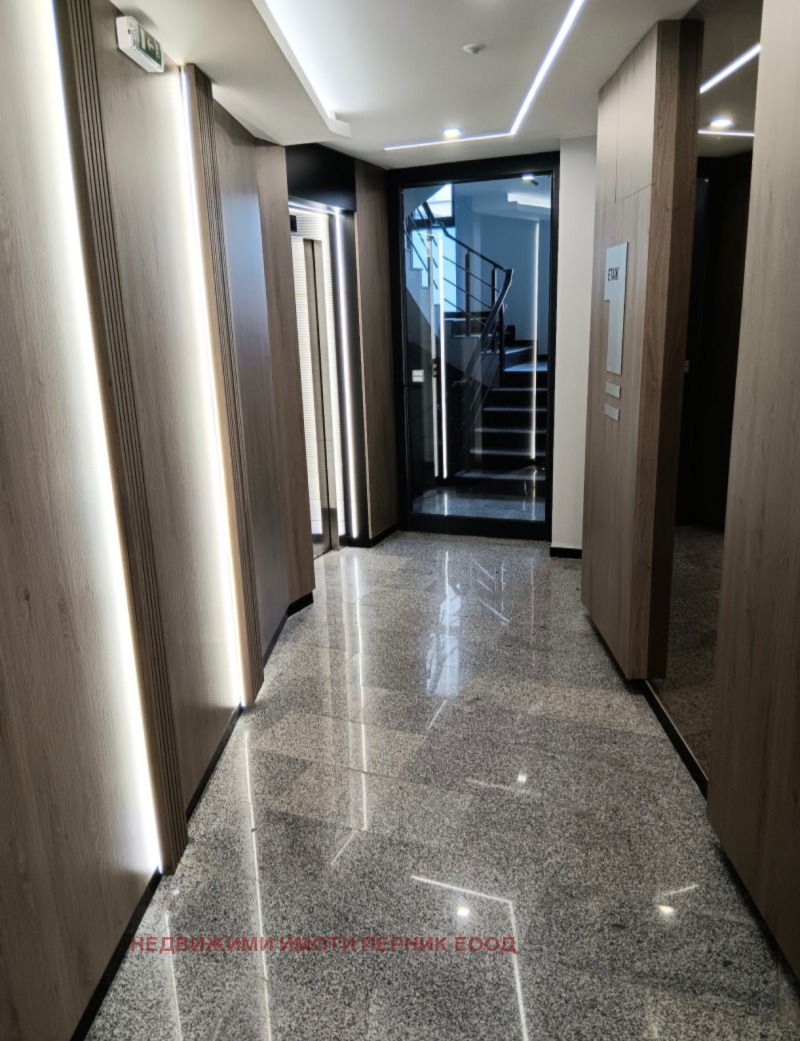 A louer  2 chambres Pernik , Tsentar , 125 m² | 69445167