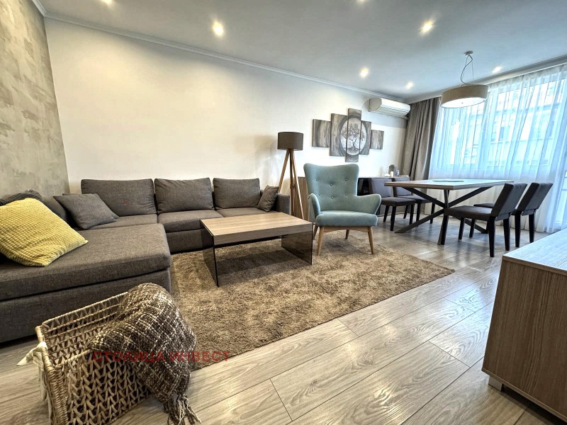 Дава под наем 3-СТАЕН, гр. Русе, Широк център