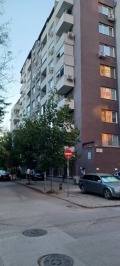 Дава под наем ГАРАЖ, ПАРКОМЯСТО, гр. София, Надежда 1, снимка 2