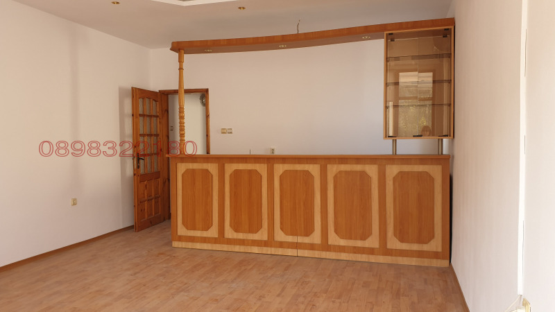Para alugar  1 quarto Varna , Izgrev , 60 m² | 68326801