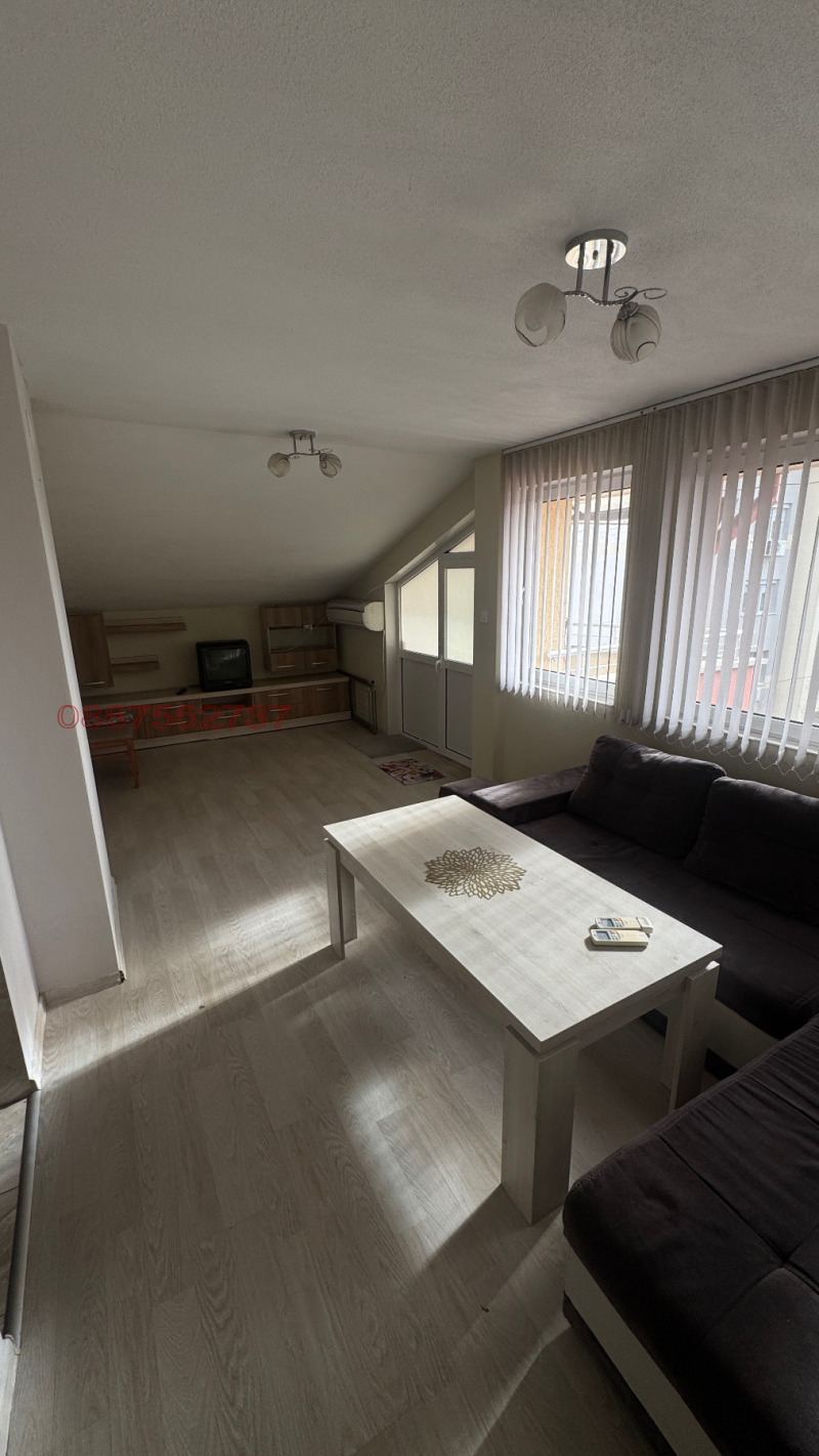 Дава под наем 2-СТАЕН, гр. Хасково, Червена стена