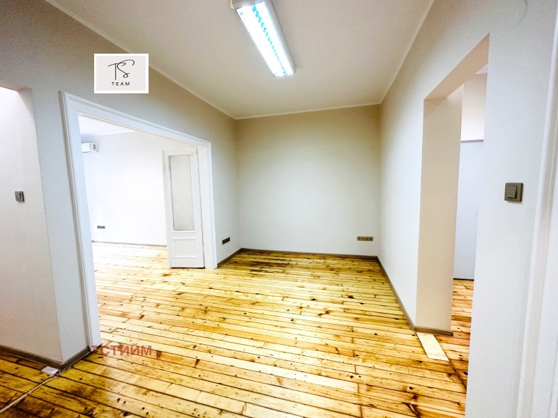 Дава под Наем ОФИС в град София, Център - 119 кв.м / 2 000 € » 3 911.66 лв., ТСТИЙМ
