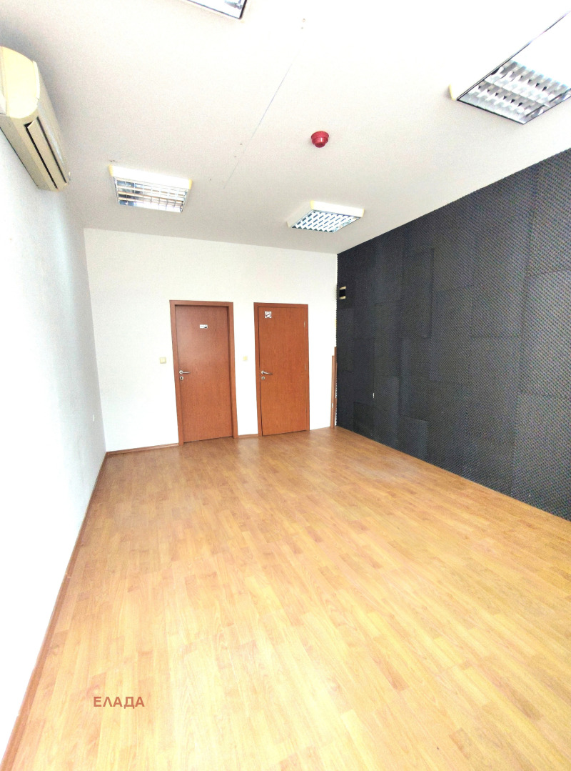 Дава под Наем ОФИС в град Враца, Център - 22 кв.м / 110 € » 215.14 лв., ЕЛАДА