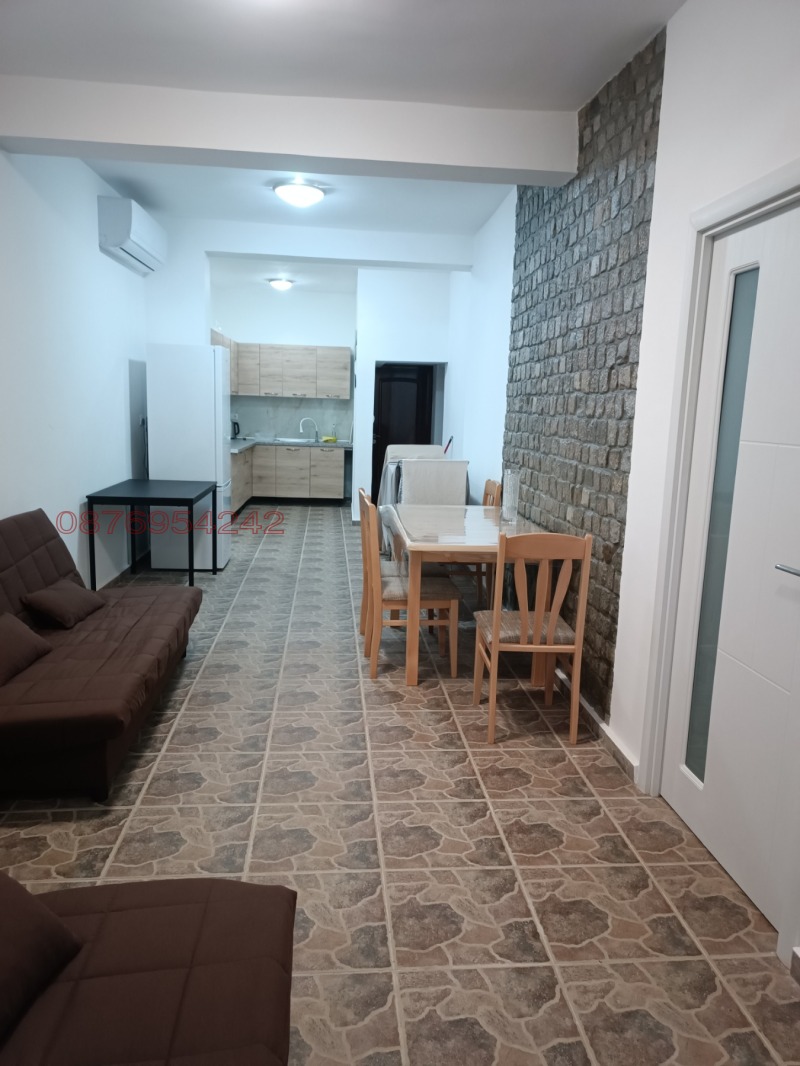 Издаје се  1 спаваћа соба Варна , м-т Манастирски рид , 94 м2 | 87798232