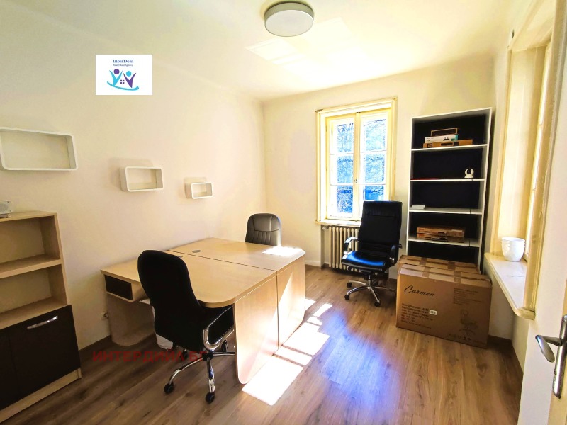 Издаје се  2 спаваће собе Софија , Центар , 175 м2 | 47007279 - слика [7]
