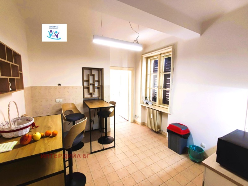 Издаје се  2 спаваће собе Софија , Центар , 175 м2 | 47007279 - слика [10]