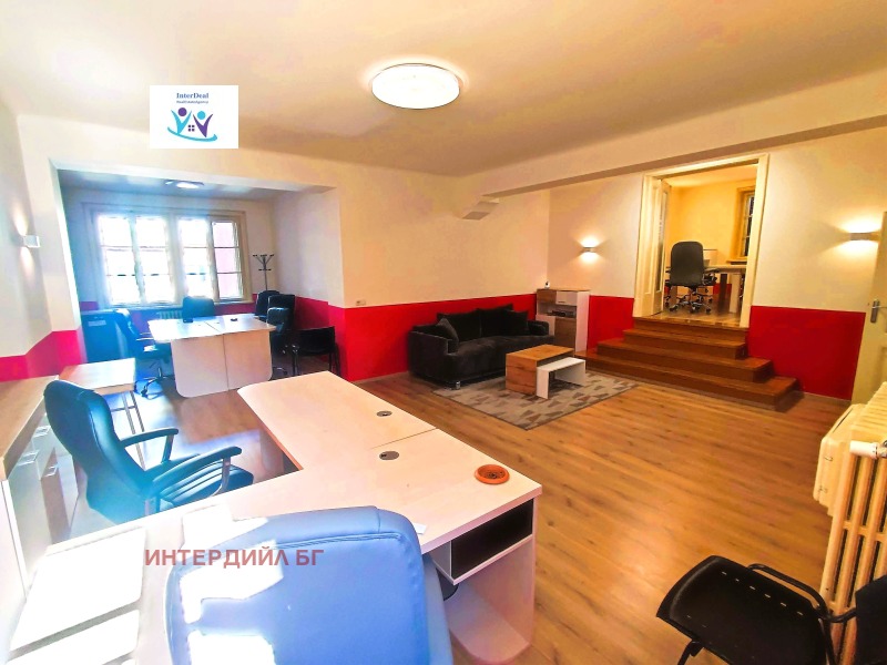 Издаје се  2 спаваће собе Софија , Центар , 175 м2 | 47007279