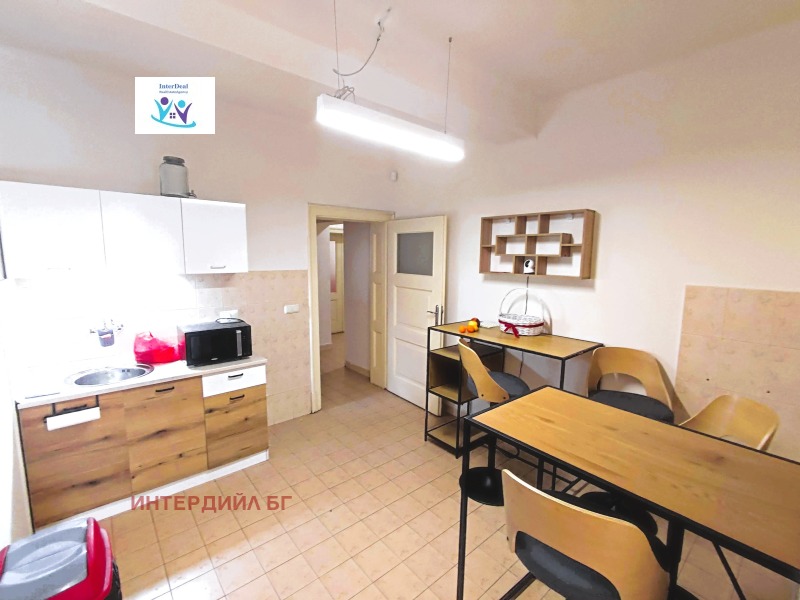 Издаје се  2 спаваће собе Софија , Центар , 175 м2 | 47007279 - слика [9]