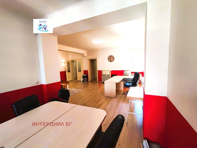 Издаје се  2 спаваће собе Софија , Центар , 175 м2 | 47007279 - слика [3]