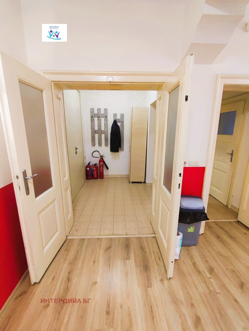 Издаје се  2 спаваће собе Софија , Центар , 175 м2 | 47007279 - слика [11]