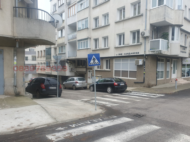 Дава под наем ГАРАЖ, ПАРКОМЯСТО, гр. Русе, Ялта, снимка 2 - Гаражи и паркоместа - 52779917