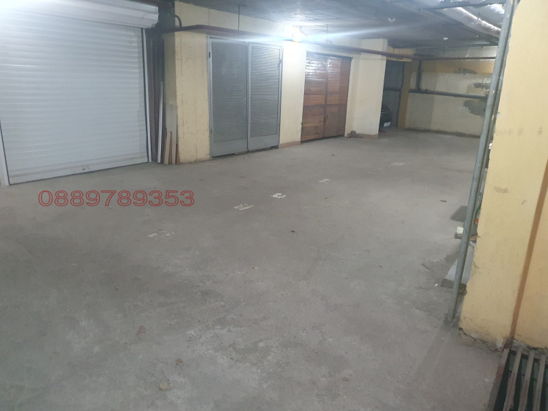 Дава под наем ГАРАЖ, ПАРКОМЯСТО, гр. Русе, Ялта, снимка 5 - Гаражи и паркоместа - 52779917