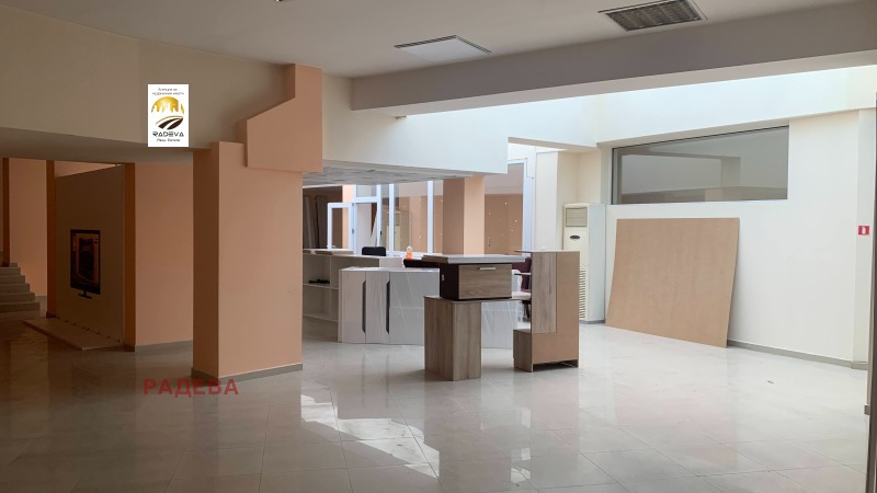 Дава под Наем МАГАЗИН в град Русе, Център - 442 кв.м / 3 094 € » 6 051.34 лв., РАДЕВА