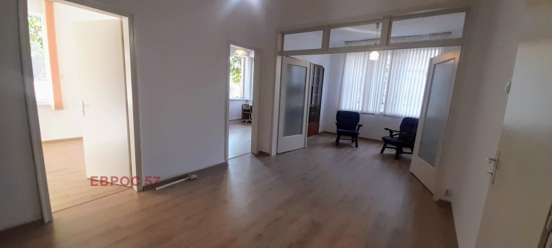 Дава под Наем ОФИС в град Пловдив, Център - 120 кв.м / 900 € » 1 760.25 лв., ЕВРОС 57