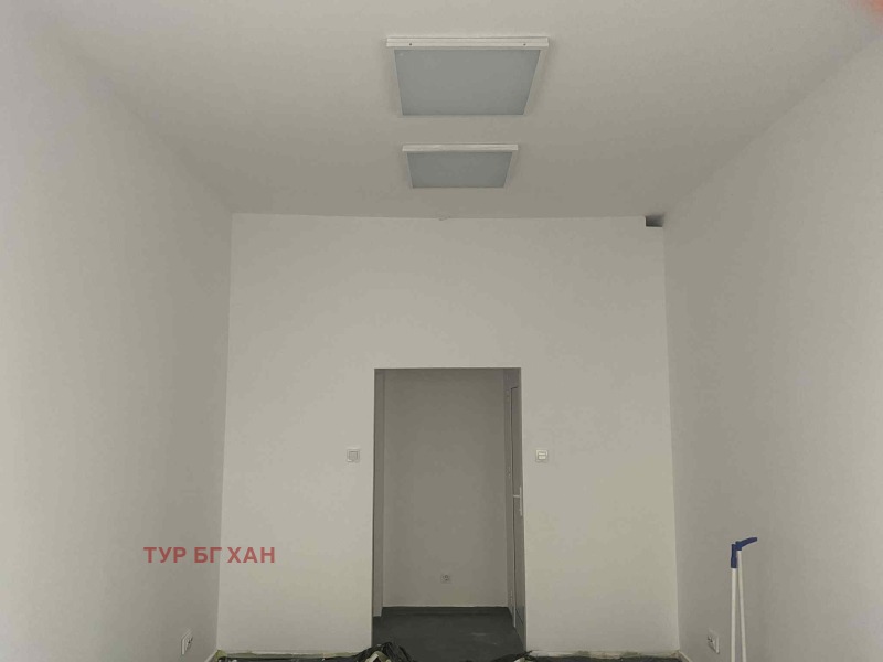 Дава под наем МАГАЗИН, гр. Шумен, Център, снимка 7 - Магазини - 53271613