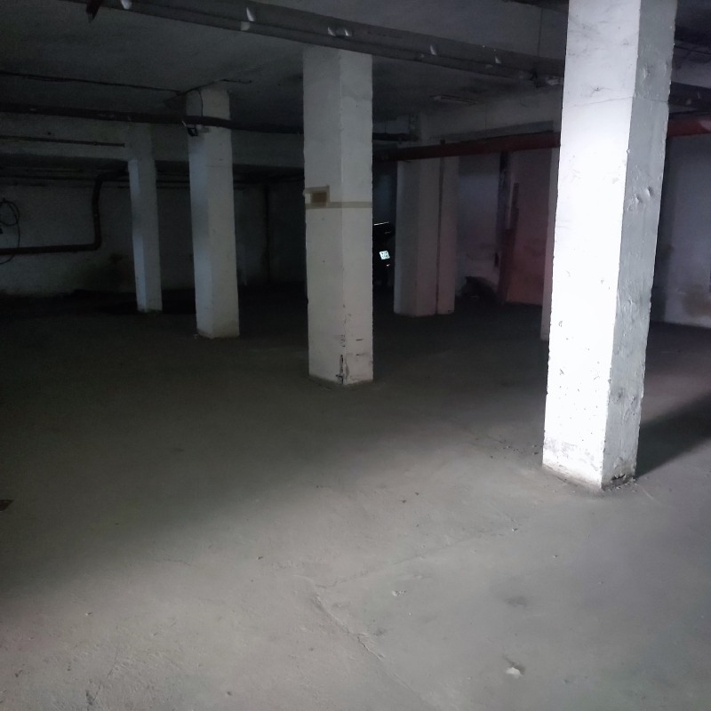 Дава под наем ГАРАЖ, ПАРКОМЯСТО, гр. Русе, Център, снимка 3 - Гаражи и паркоместа - 52800705